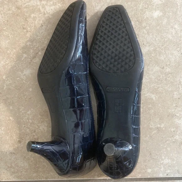 Women’s Aerosols size 6M dress heels; dark navy patent leather; 2 1/2” heels - Picture 8 of 10